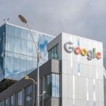 Le Bitcoin talonne Google : sa capitalisation boursière approche les 2 000 milliards de dollars