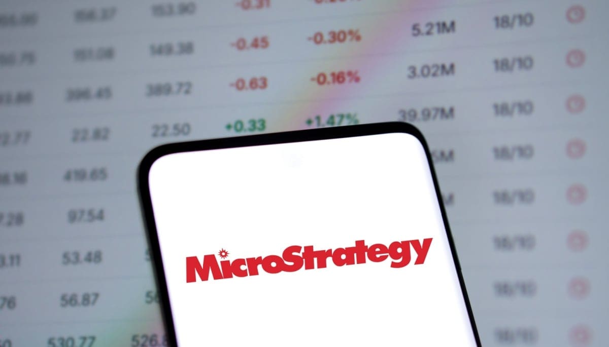 MicroStrategy achète pour 3 milliards de dollars de Bitcoins, l'action chute