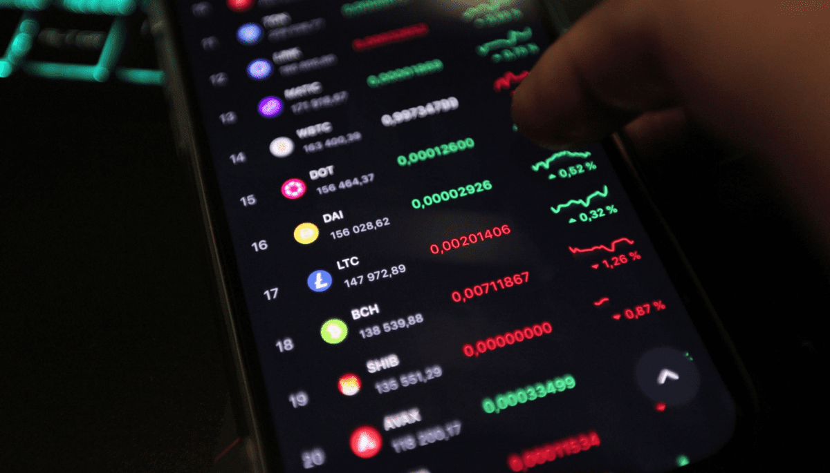 Marché des cryptos IA : 50 % des investisseurs prévoient une hausse