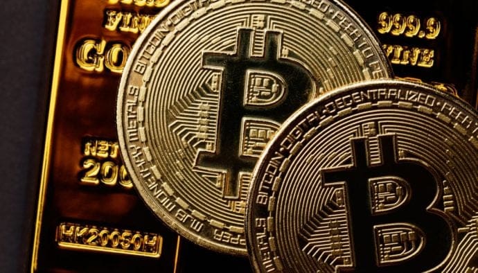 Le Bitcoin n’est plus une valeur refuge ? Il chute avec les tensions